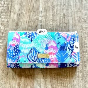 Lilly Pulitzer wallet travel organizer pocket for passport documents credit card